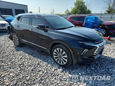 Czwarte zdjęcie samochodu z boku: 2023 CHEVROLET BLAZER PREMIER VIN:3GNKBLRS7PS104598 - miniatura