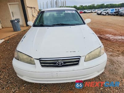 Piąte zdjęcie samochodu w środku: 2001 TOYOTA CAMRY LE VIN:4T1BF22KX1U959932 - miniatura