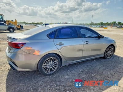 Trzecie zdjęcie samochodu z tyłu: 2023 KIA FORTE GT LINE VIN:3KPF54AD9PE611702 - miniatura