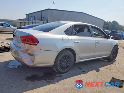 Trzecie zdjęcie samochodu z tyłu: 2013 VOLKSWAGEN PASSAT S VIN:1VWAP7A33DC031892 - miniatura