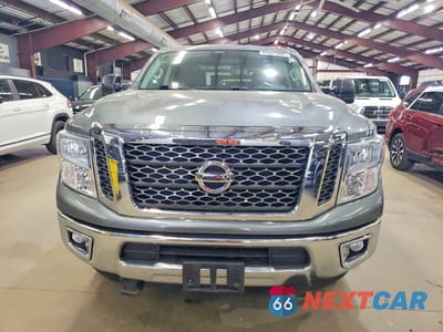 Piąte zdjęcie samochodu w środku: 2018 NISSAN TITAN XD S VIN:1N6AA1F38JN528752 - miniatura