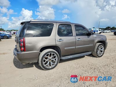 Trzecie zdjęcie samochodu z tyłu: 2011 GMC YUKON DENALI VIN:1GKS1EEF5BR335225 - miniatura