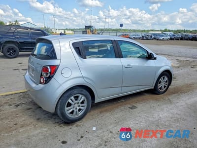 Trzecie zdjęcie samochodu z tyłu: 2013 CHEVROLET SONIC LT VIN:1G1JC6SHXD4215183 - miniatura