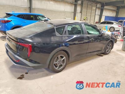 Trzecie zdjęcie samochodu z tyłu: 2025 KIA K4 LXS VIN:3KPFT4DE0SE004915 - miniatura