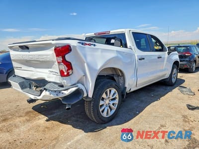 Trzecie zdjęcie samochodu z tyłu: 2021 CHEVROLET SILVERADO K1500 CUSTOM VIN:3GCPYBEH5MG176092 - miniatura