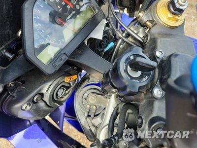 Zdjęcie 8 z 9 samochodu: 2004 HONDA CBR1000 RR VIN:JH2SC57074M000750 - miniatura