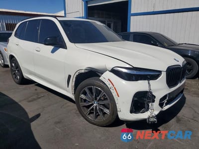 Czwarte zdjęcie samochodu z boku: 2022 BMW X5 M50I VIN:5UXJU4C08N9J65274 - miniatura
