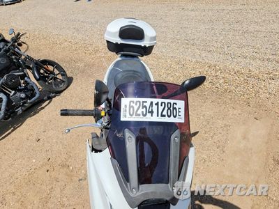 Piąte zdjęcie samochodu w środku: 2009 KYMCO USA INC XCITING 500I VIN:RFBT7S3799B300427 - miniatura