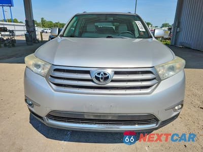 Piąte zdjęcie samochodu w środku: 2013 TOYOTA HIGHLANDER SE VIN:5TDZK3EH7DS106384 - miniatura