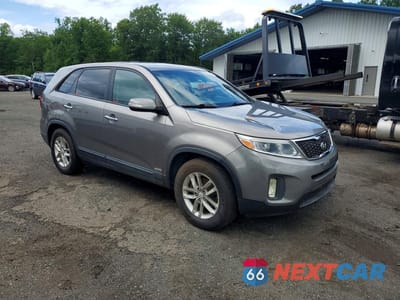 Czwarte zdjęcie samochodu z boku: 2015 KIA SORENTO LX VIN:5XYKTCA60FG636117 - miniatura
