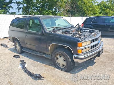 Czwarte zdjęcie samochodu z boku: 1997 CHEVROLET TAHOE K1500 VIN:3GNEK18RXVG140639 - miniatura