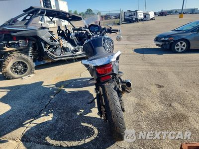 Czwarte zdjęcie samochodu z boku: 2018 SUZUKI DL1000 A VIN:JS1VU51A1J2100803 - miniatura