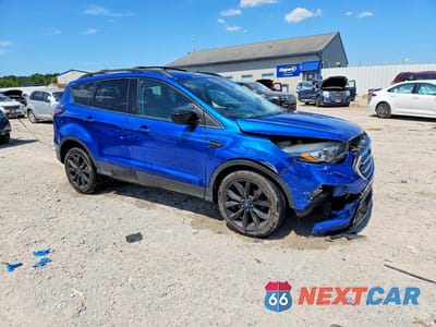 Czwarte zdjęcie samochodu z boku: 2017 FORD ESCAPE SE VIN:1FMCU0GD7HUD37663 - miniatura