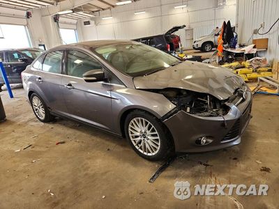 Czwarte zdjęcie samochodu z boku: 2014 FORD FOCUS TITANIUM VIN:1FADP3J25EL241627 - miniatura
