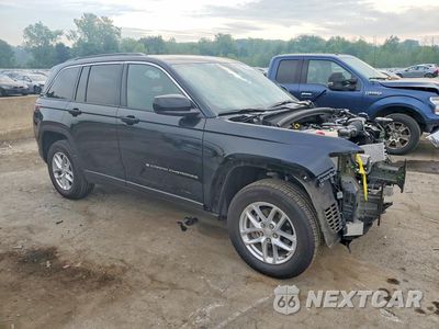 Czwarte zdjęcie samochodu z boku: 2025 JEEP GRAND CHEROKEE LAREDO VIN:1C4RJHAG8SC344675 - miniatura