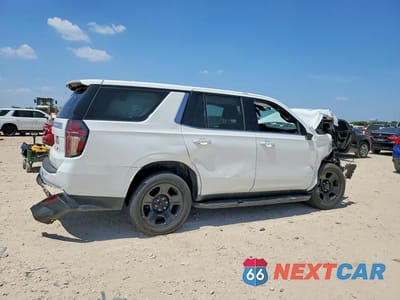 Trzecie zdjęcie samochodu z tyłu: 2021 CHEVROLET TAHOE C1500 VIN:1GBSCLED4MR297423 - miniatura