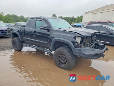 Czwarte zdjęcie samochodu z boku: 2018 TOYOTA TACOMA TRD OFF-ROAD VIN:5TFSZ5AN1JX148169 - miniatura
