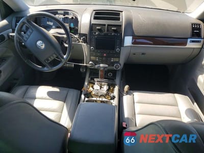 Zdjęcie 8 z 13 samochodu: 2004 VOLKSWAGEN TOUAREG TDI 5.0 VIN:WVGPZ77L04D086515 - miniatura