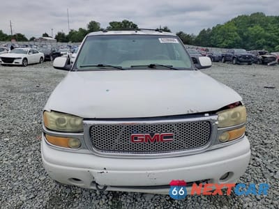 Piąte zdjęcie samochodu w środku: 2004 GMC YUKON XL DENALI VIN:1GKFK66U94J215642 - miniatura