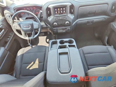Zdjęcie 8 z 12 samochodu: 2025 GMC SIERRA K1500 VIN:1GTRUAEK1SZ150824 - miniatura