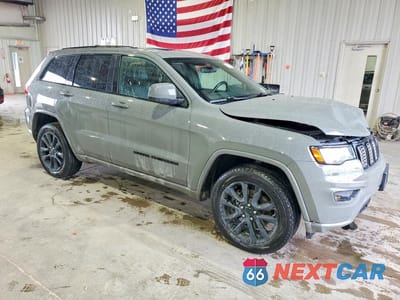 Czwarte zdjęcie samochodu z boku: 2021 JEEP GRAND CHEROKEE LAREDO VIN:1C4RJFAG7MC615569 - miniatura