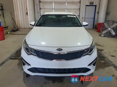 Piąte zdjęcie samochodu w środku: 2019 KIA OPTIMA LX VIN:5XXGT4L3XKG325615 - miniatura