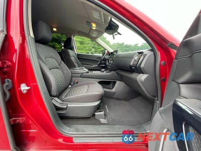 Piąte zdjęcie samochodu w środku: 2023 NISSAN PATHFINDER SV VIN:5N1DR3BC1PC270357 - miniatura