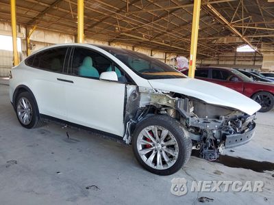 Czwarte zdjęcie samochodu z boku: 2020 TESLA MODEL X VIN:5YJXCAE2XLF285091 - miniatura