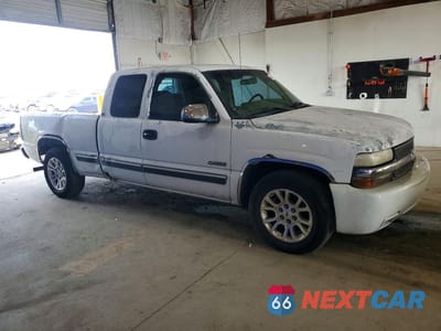 Czwarte zdjęcie samochodu z boku: 2002 CHEVROLET SILVERADO C1500 VIN:2GCEC19V021184994 - miniatura