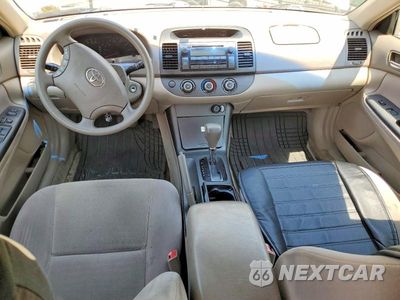 Zdjęcie 8 z 12 samochodu: 2005 TOYOTA CAMRY STANDARD VIN:4T1BE32K25U381503 - miniatura