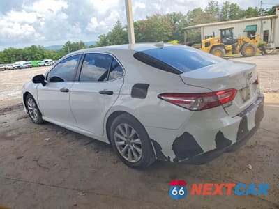 Drugie zdjęcie samochodu z przodu: 2019 TOYOTA CAMRY LE VIN:4T1B11HK1KU790143 - miniatura