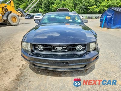 Piąte zdjęcie samochodu w środku: 2006 FORD MUSTANG CONVERTIBLE VIN:1ZVHT84N165102754 - miniatura