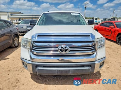 Piąte zdjęcie samochodu w środku: 2016 TOYOTA TUNDRA CREWMAX SR5 VIN:5TFEY5F11GX199234 - miniatura