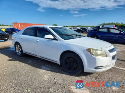 Czwarte zdjęcie samochodu z boku: 2010 CHEVROLET MALIBU 1LT VIN:1G1ZC5E05AF175338 - miniatura