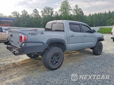 Trzecie zdjęcie samochodu z tyłu: 2019 TOYOTA TACOMA TRD OFF-ROAD VIN:3TMCZ5ANXKM228551 - miniatura