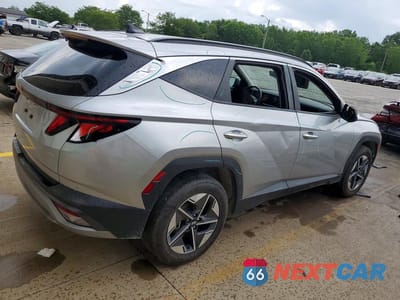 Trzecie zdjęcie samochodu z tyłu: 2025 HYUNDAI TUCSON SEL VIN:5NMJBCDE6SH462930 - miniatura