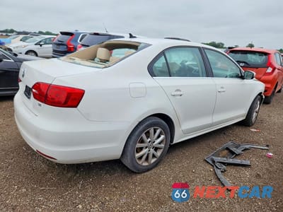 Trzecie zdjęcie samochodu z tyłu: 2014 VOLKSWAGEN JETTA SE VIN:3VWD17AJ8EM372217 - miniatura