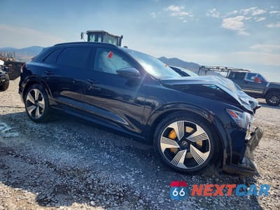 Czwarte zdjęcie samochodu z boku: 2022 AUDI E-TRON PREMIUM PLUS VIN:WA1LAAGE5NB028707 - miniatura
