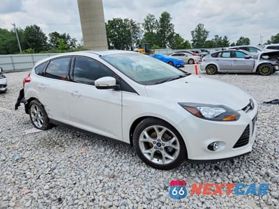 Czwarte zdjęcie samochodu z boku: 2014 FORD FOCUS TITANIUM VIN:1FADP3N27EL439510 - miniatura