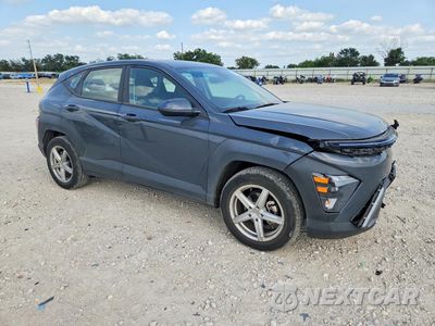 Czwarte zdjęcie samochodu z boku: 2024 HYUNDAI KONA SE VIN:KM8HA3AB7RU091514 - miniatura