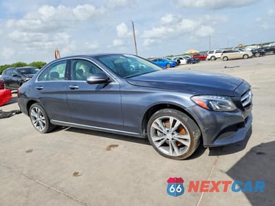 Czwarte zdjęcie samochodu z boku: 2015 MERCEDES-BENZ C 300 4MATIC VIN:55SWF4KB5FU003497 - miniatura
