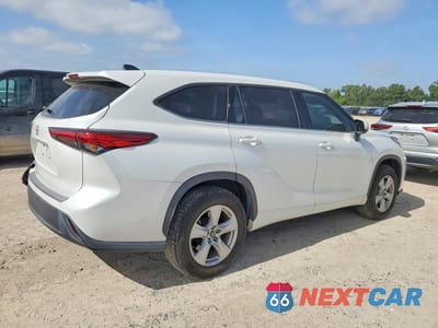 Trzecie zdjęcie samochodu z tyłu: 2022 TOYOTA HIGHLANDER L VIN:5TDCZRAH7NS099643 - miniatura