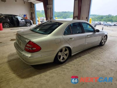 Trzecie zdjęcie samochodu z tyłu: 2005 MERCEDES-BENZ E 500 4MATIC VIN:WDBUF83J25X187046 - miniatura