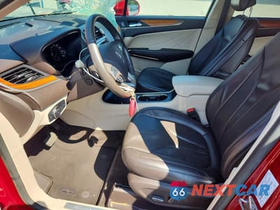 Zdjęcie 7 z 13 samochodu: 2018 LINCOLN MKC SELECT VIN:5LMCJ2D92JUL15190 - miniatura