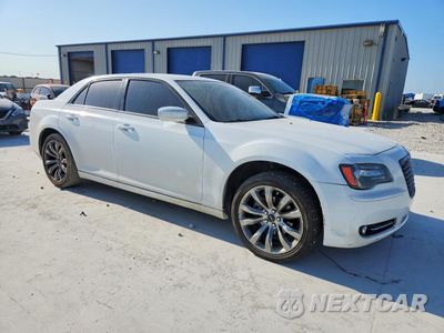 Czwarte zdjęcie samochodu z boku: 2014 CHRYSLER 300 S VIN:2C3CCABG1EH361197 - miniatura