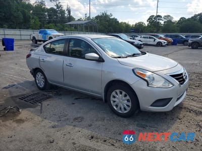 Czwarte zdjęcie samochodu z boku: 2019 NISSAN VERSA SV VIN:3N1CN7AP0KL879382 - miniatura