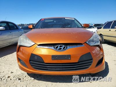 Piąte zdjęcie samochodu w środku: 2013 HYUNDAI VELOSTER BASE VIN:KMHTC6AD3DU133404 - miniatura