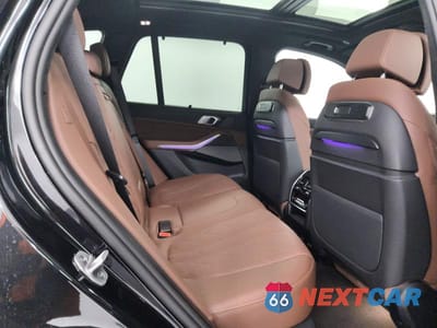Zdjęcie 11 z 13 samochodu: 2026 BMW X5 M60I VIN:5UX33EU01T9383618 - miniatura