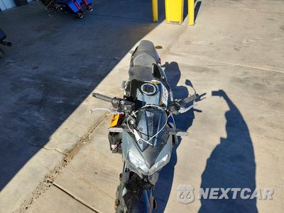 Piąte zdjęcie samochodu w środku: 2025 KAWASAKI ER650 P VIN:ML5EREP19SDAF4179 - miniatura