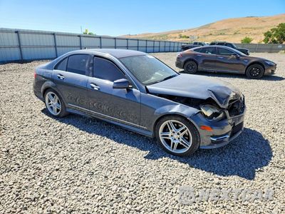 Czwarte zdjęcie samochodu z boku: 2014 MERCEDES-BENZ C 300 4MATIC VIN:WDDGF8AB9EG230121 - miniatura